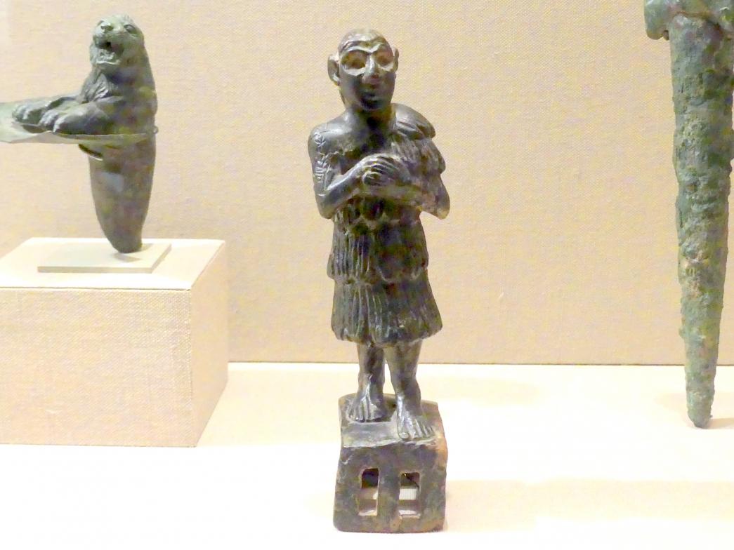Stehende Beterfigur, Frühdynastisch IIIb (Mesopotamien), 2900 - 2000 v. Chr., 2500 - 2350 v. Chr., Bild 1/2