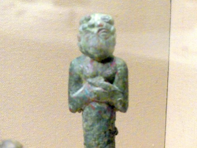 Grundstein-Figur einer Gottheit, Frühdynastisch IIIb (Mesopotamien), 2900 - 2000 v. Chr., 2500 - 2350 v. Chr., Bild 3/4