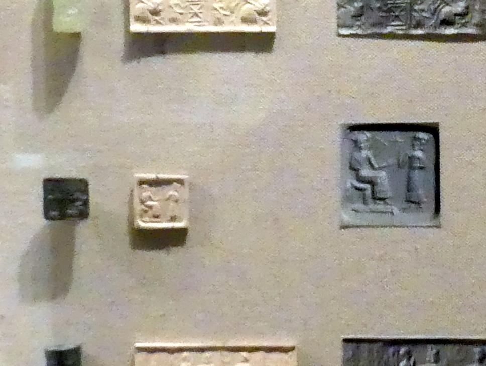 Stempelsiegel und moderner Abdruck: Beter vor einer sitzenden Gottheit, Akkadzeit, 2350 - 2150 v. Chr., 2250 - 2150 v. Chr.