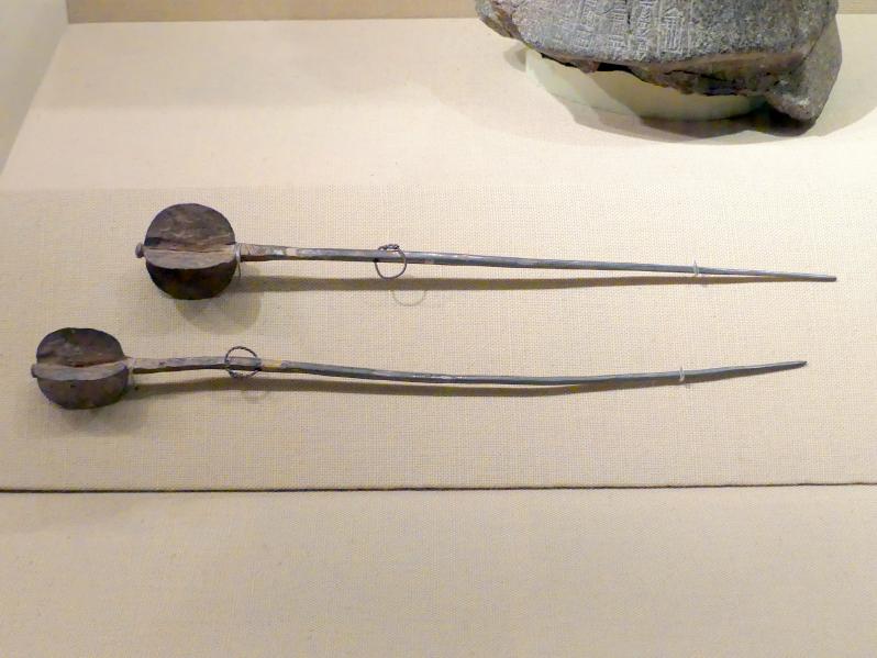 Nadeln mit vier Flanschen, 2500 v. Chr., Bild 1/2