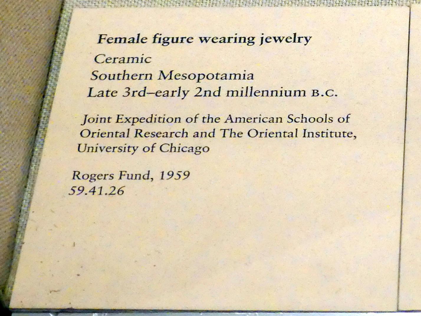 Weibliche Schmuck tragende Figur, 2200 - 1800 v. Chr., Bild 2/2