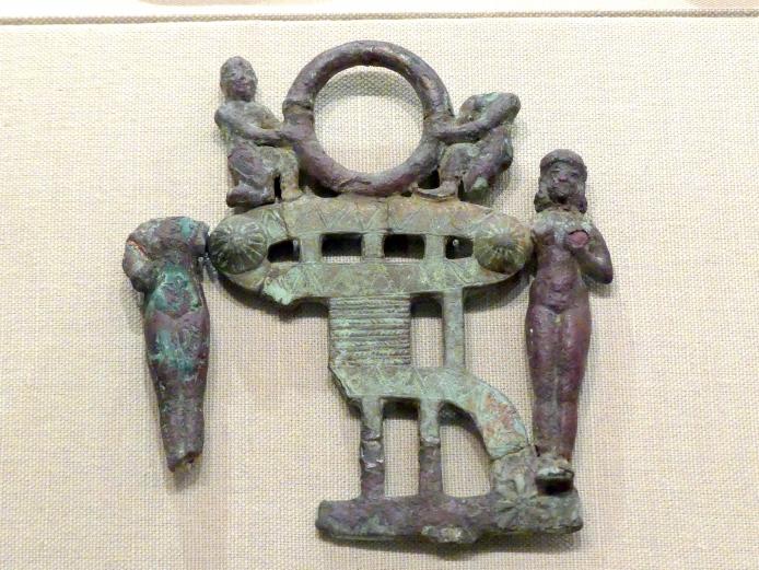 Durchbrochene Plakette mit Figuren, 2000 - 1800 v. Chr.
