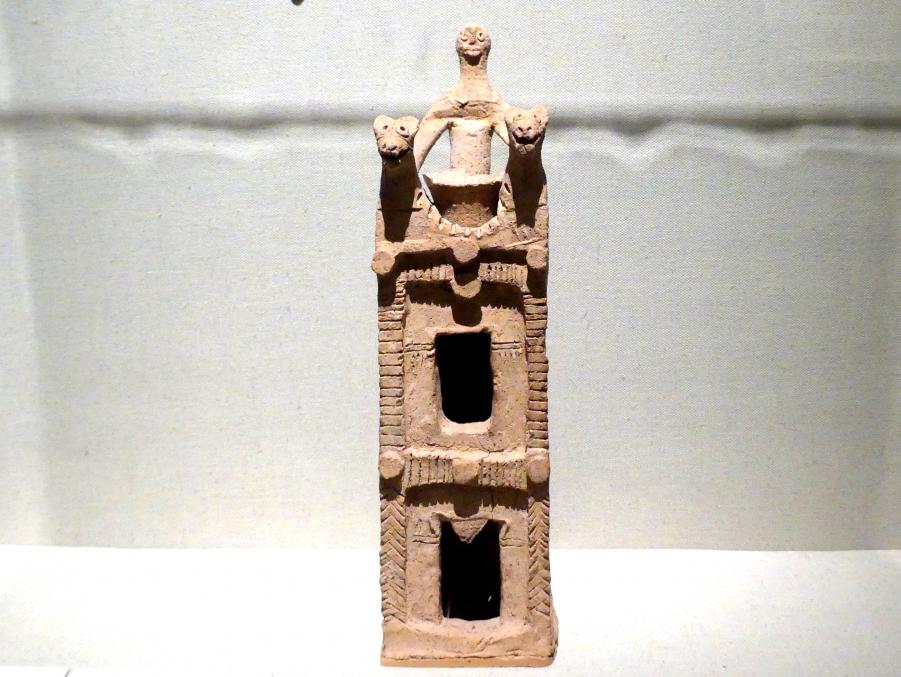 Kultgefäß in Form eines Turms mit Rollsiegeleindrücken an der Spitze, Altbabylonische Zeit, 1419 - 1362 v. Chr., 1900 - 1800 v. Chr.