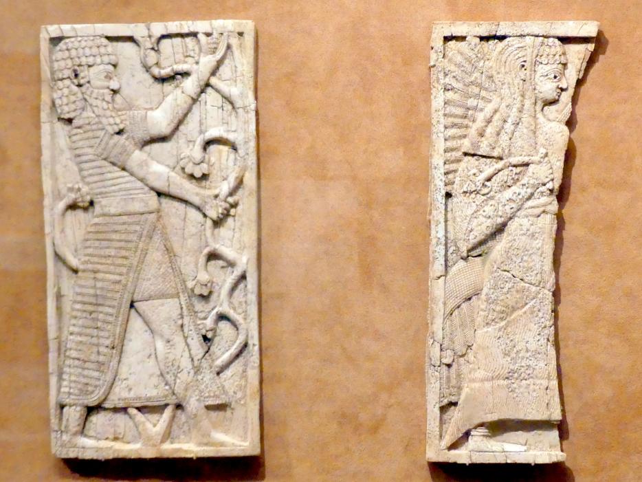 Tafel mit schreitendem Mann und stehender Frau, Neuassyrisches Großreich, 1500 - 600 v. Chr., 900 - 700 v. Chr.