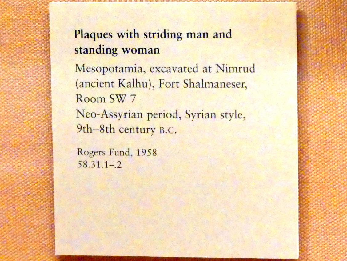 Tafel mit schreitendem Mann und stehender Frau, Neuassyrisches Großreich, 1500 - 600 v. Chr., 900 - 700 v. Chr., Bild 2/2