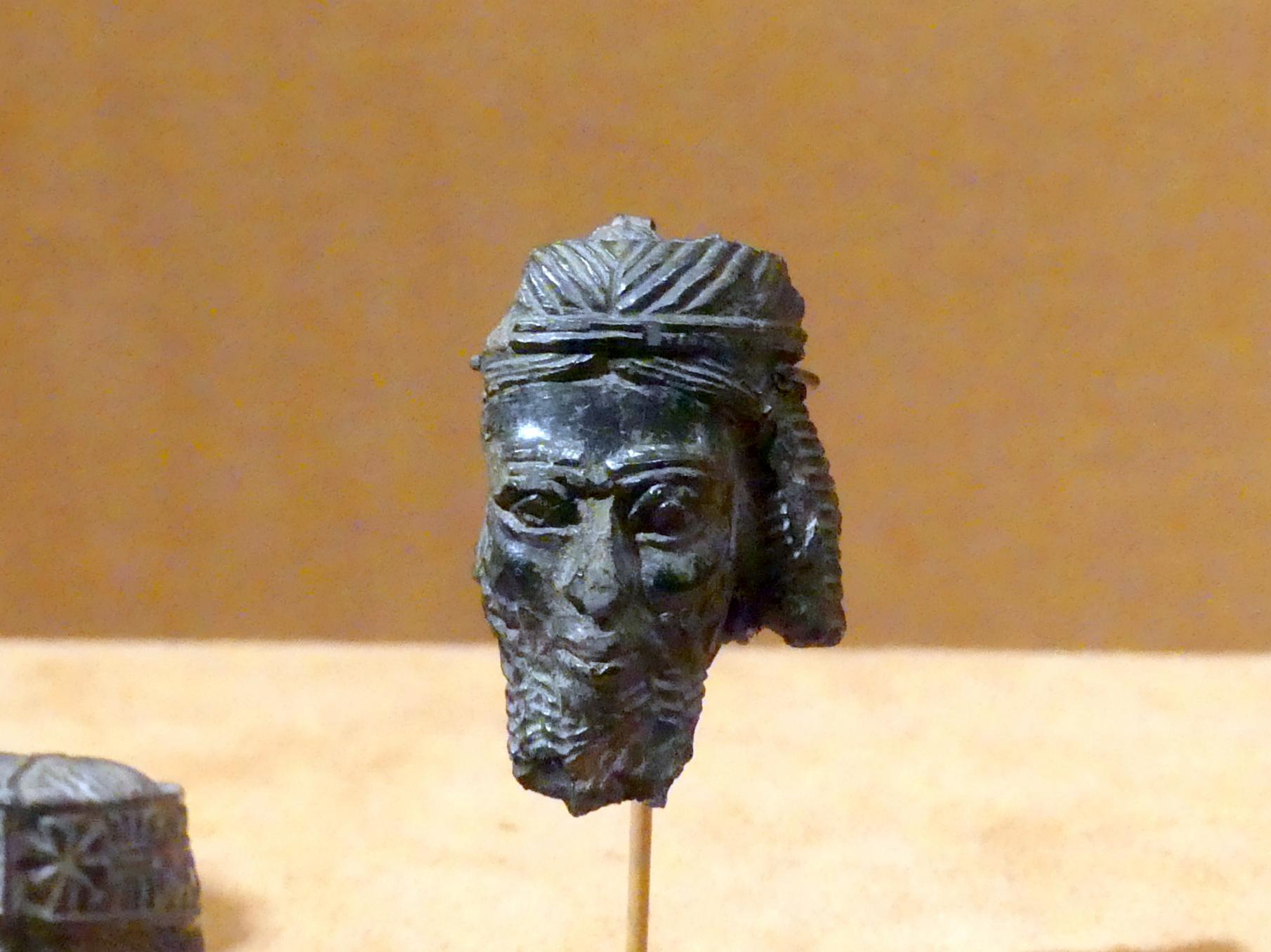 Bärtiger männlicher Kopf, Neuassyrisches Großreich, 1500 - 600 v. Chr., 800 - 700 v. Chr.