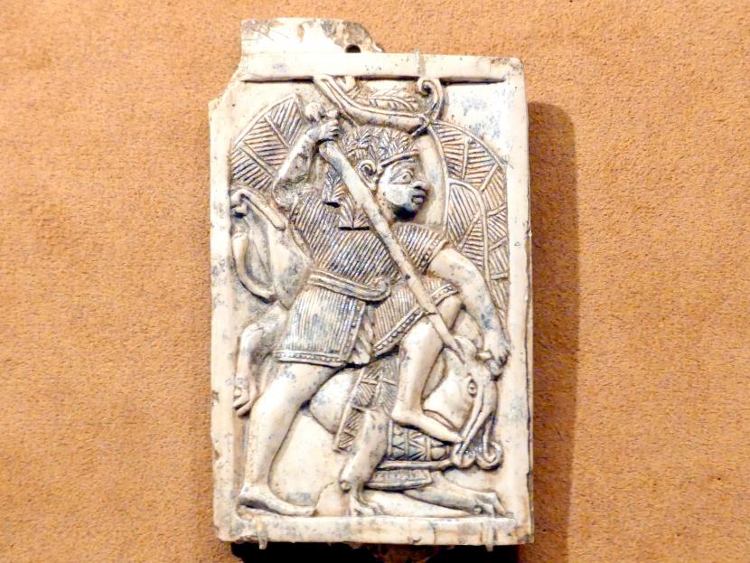 Plakette mit einer Figur, die einen Greif tötet, Neuassyrisches Großreich, 1500 - 600 v. Chr., 900 - 700 v. Chr.