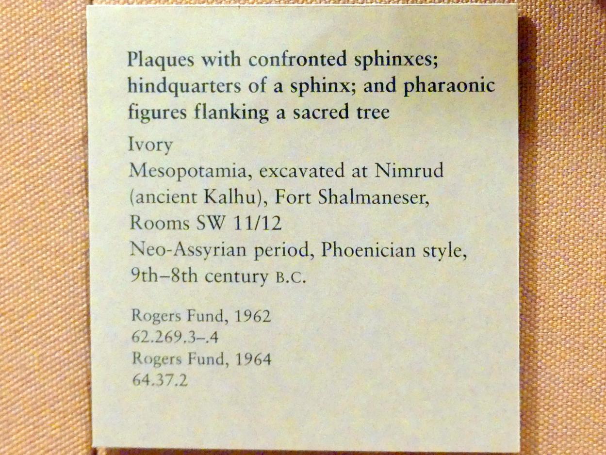 Plakette mit zwei ägyptisierenden Figuren an einer Volute, Neuassyrisches Großreich, 1500 - 600 v. Chr., 900 - 700 v. Chr., Bild 2/2