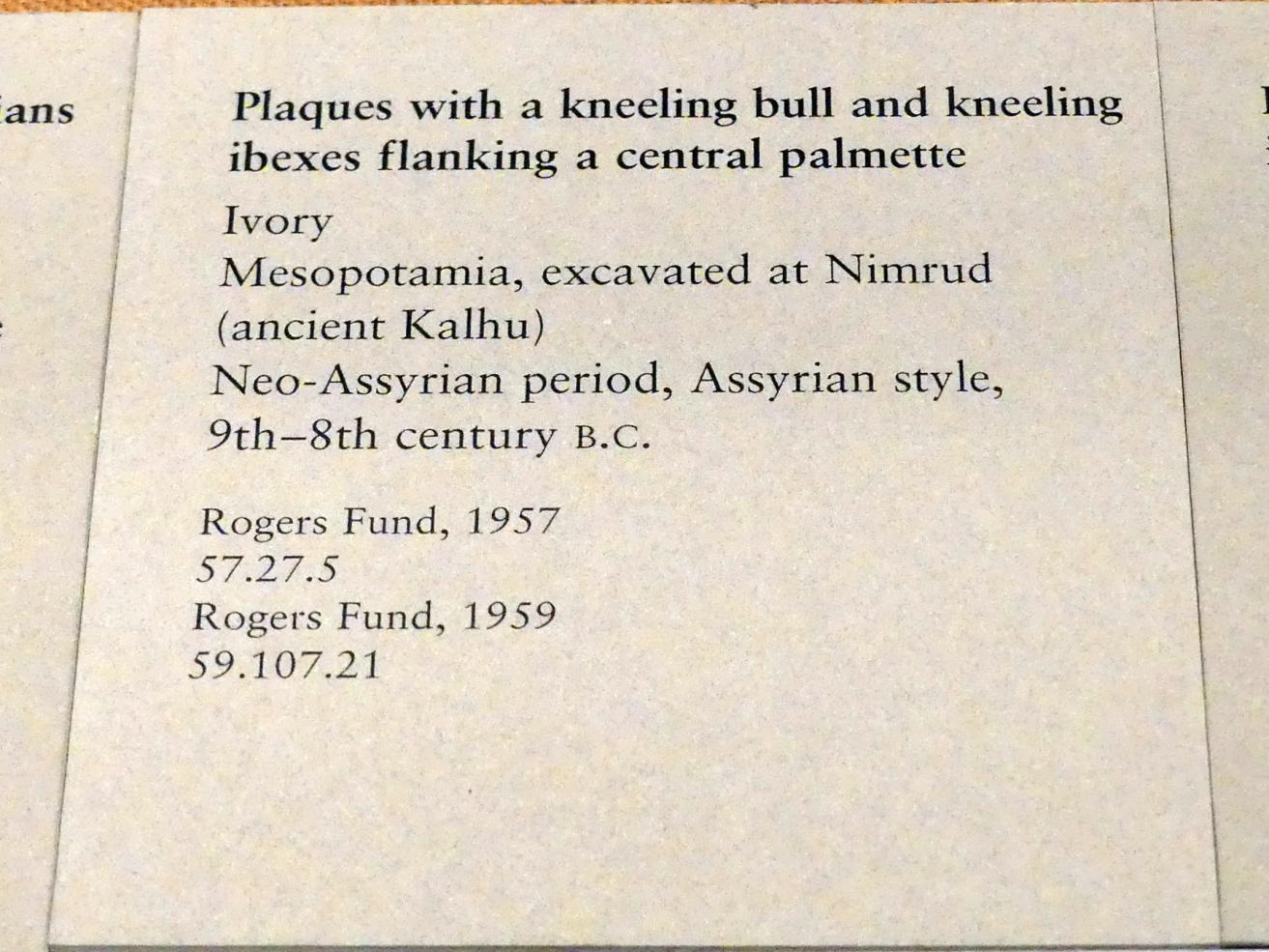 Plakette mit einem knienden Stier, Neuassyrisches Großreich, 1500 - 600 v. Chr., 900 - 700 v. Chr., Bild 2/2