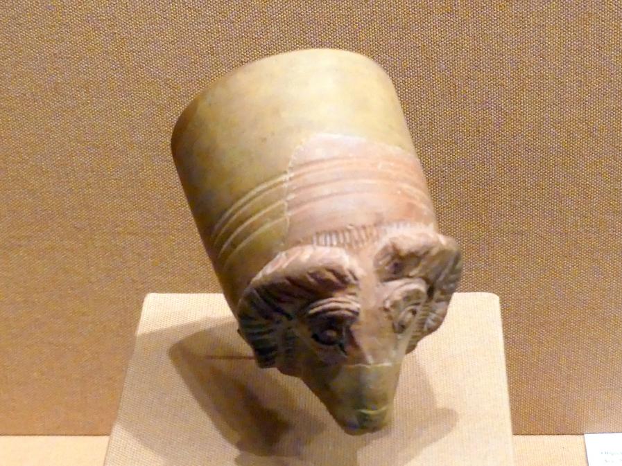 Trinkgefäß in Form eines Widderkopfes, Neuassyrisches Großreich, 1500 - 600 v. Chr., 700 - 600 v. Chr., Bild 1/2