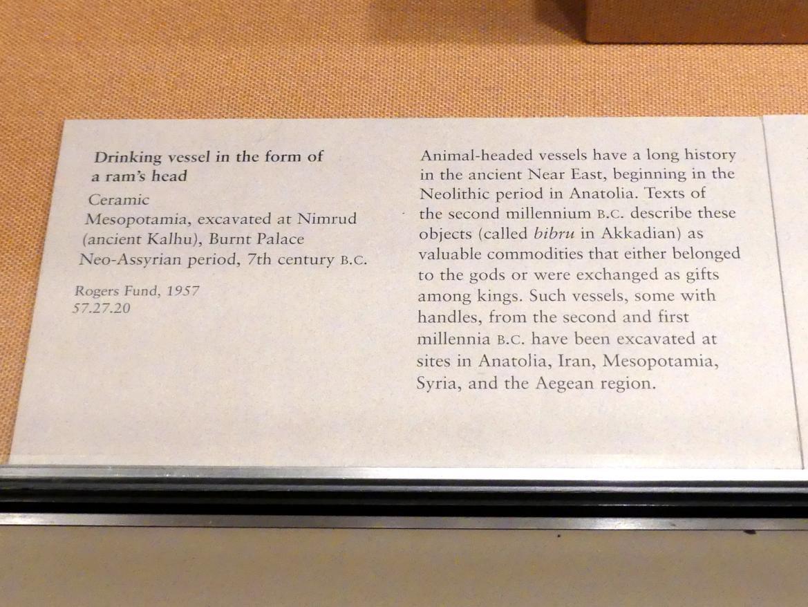 Trinkgefäß in Form eines Widderkopfes, Neuassyrisches Großreich, 1500 - 600 v. Chr., 700 - 600 v. Chr., Bild 2/2