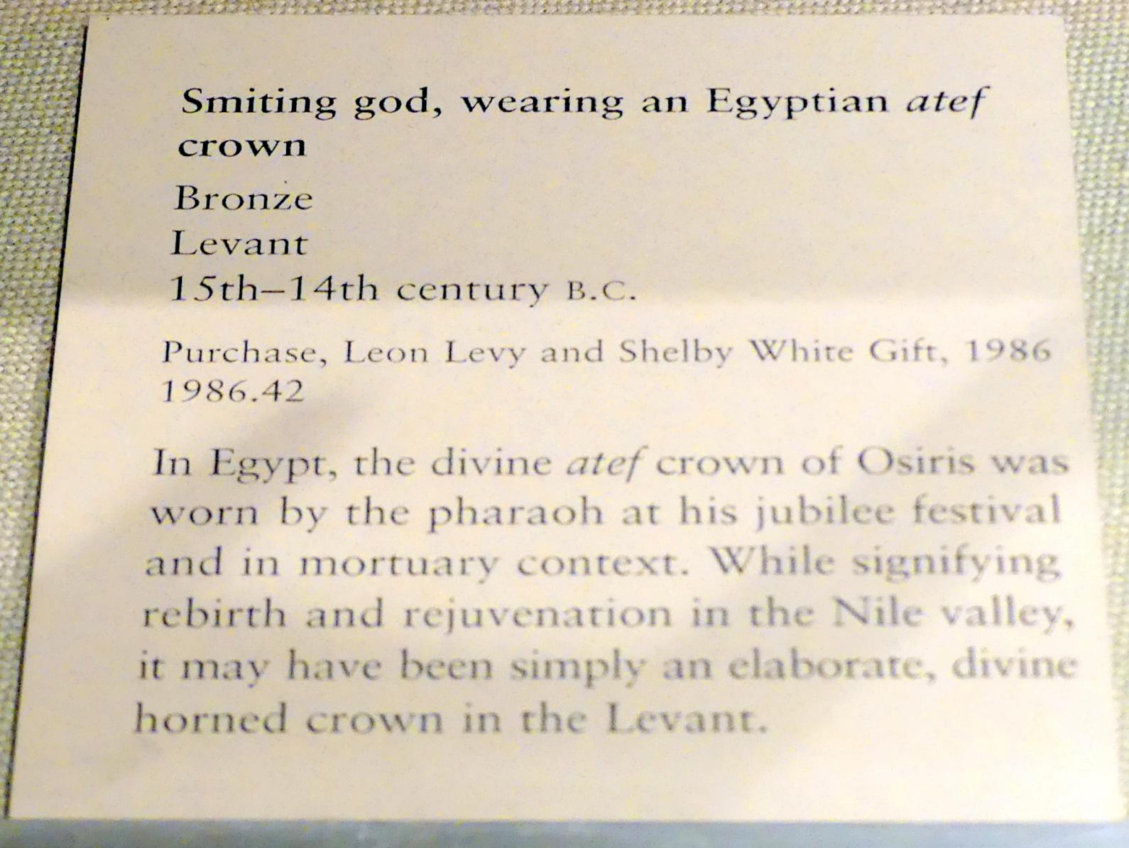 Schlagender Gott mit ägyptischer Atef-Krone, 1500 - 1300 v. Chr., Bild 2/2
