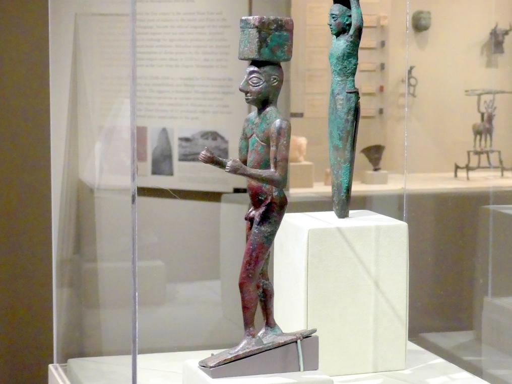 Mann, der eine Kiste trägt, möglicherweise für Opfergaben, Frühdynastisch (Mesopotamien), 2900 - 2000 v. Chr., 2900 - 2600 v. Chr., Bild 3/7
