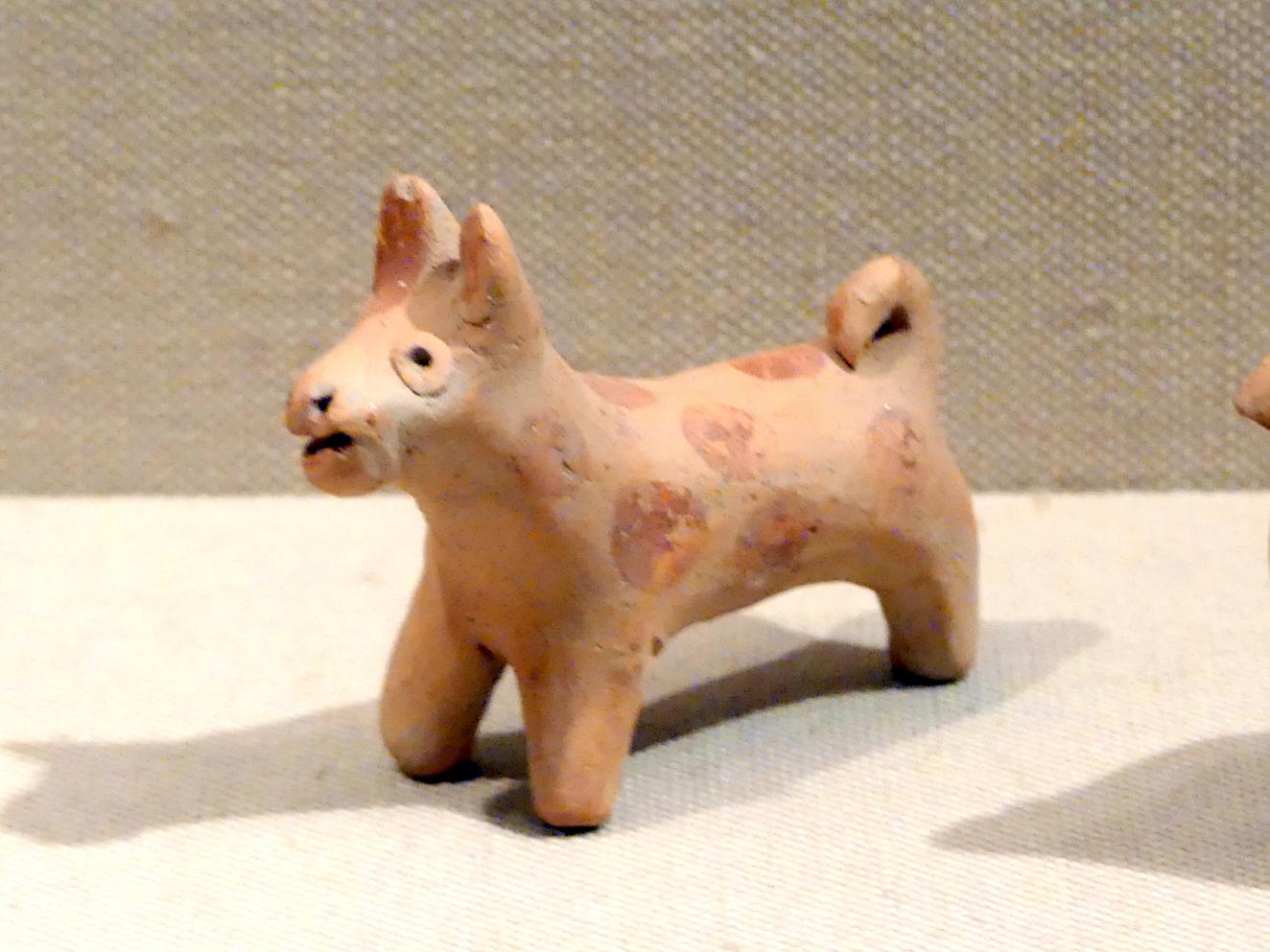 Gesprenkelte Hundefigur, Harappan 3, 2600 - 1900 v. Chr., 2600 - 1900 v. Chr., Bild 1/2
