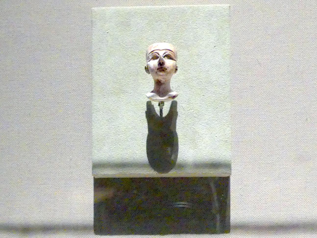 Weiblicher Kopf, Bronzezeit, 3365 - 700 v. Chr., 2200 - 1700 v. Chr., Bild 1/2