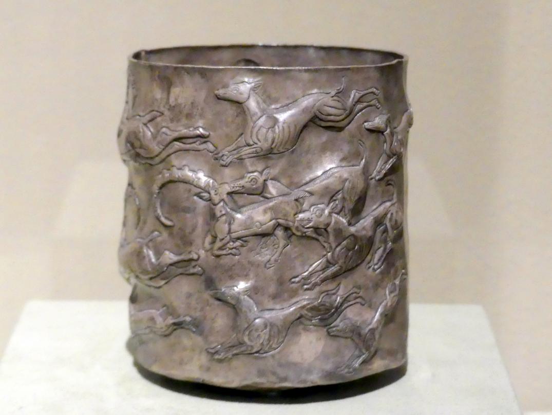 Zylinderbecher mit Jagdszene, 2200 - 1800 v. Chr.