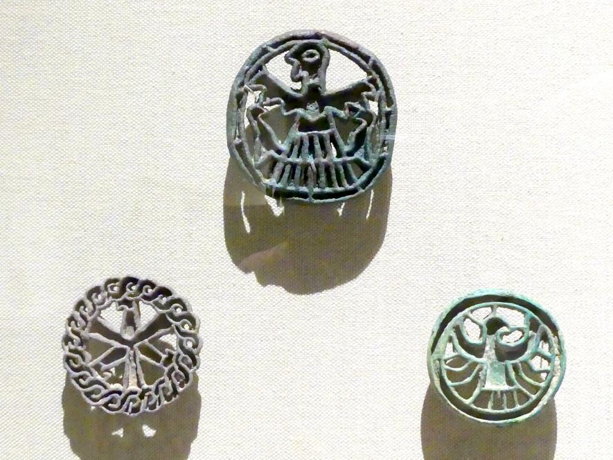 Durchbrochene Stempel mit Vögeln und Dämonen, 2200 - 1800 v. Chr., Bild 1/2