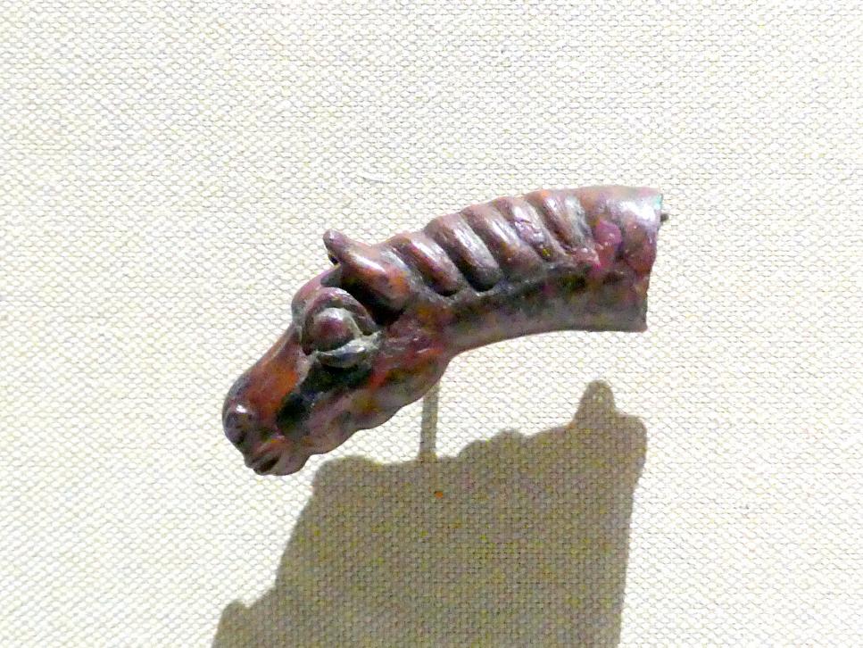 Pferdekopfbeschlag, 2200 - 1800 v. Chr., Bild 1/2