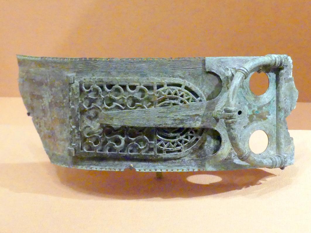 Gürtelfragment mit einer Schnalle, 800 - 600 v. Chr., Bild 1/3