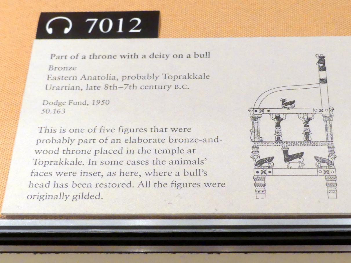 Teil eines Throns mit Gottheit auf einem Stier, 720 - 600 v. Chr., Bild 2/3