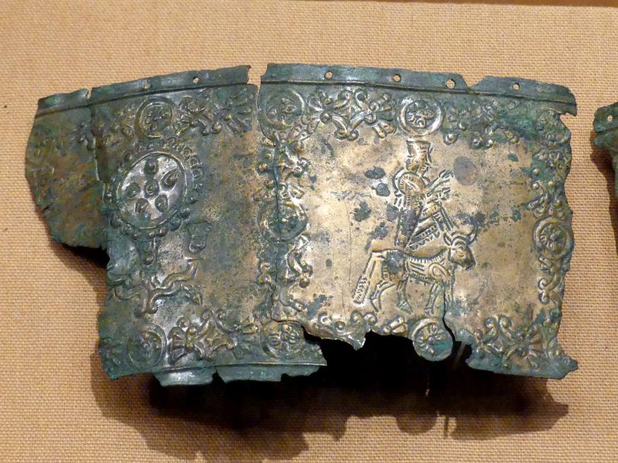 Gürtelfragmente mit Gottheiten auf Stieren und Löwen, 700 - 600 v. Chr.
