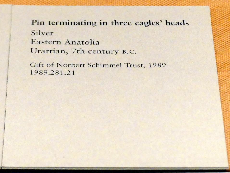 Nadel mit drei Adlerköpfen, 700 - 600 v. Chr., Bild 2/2