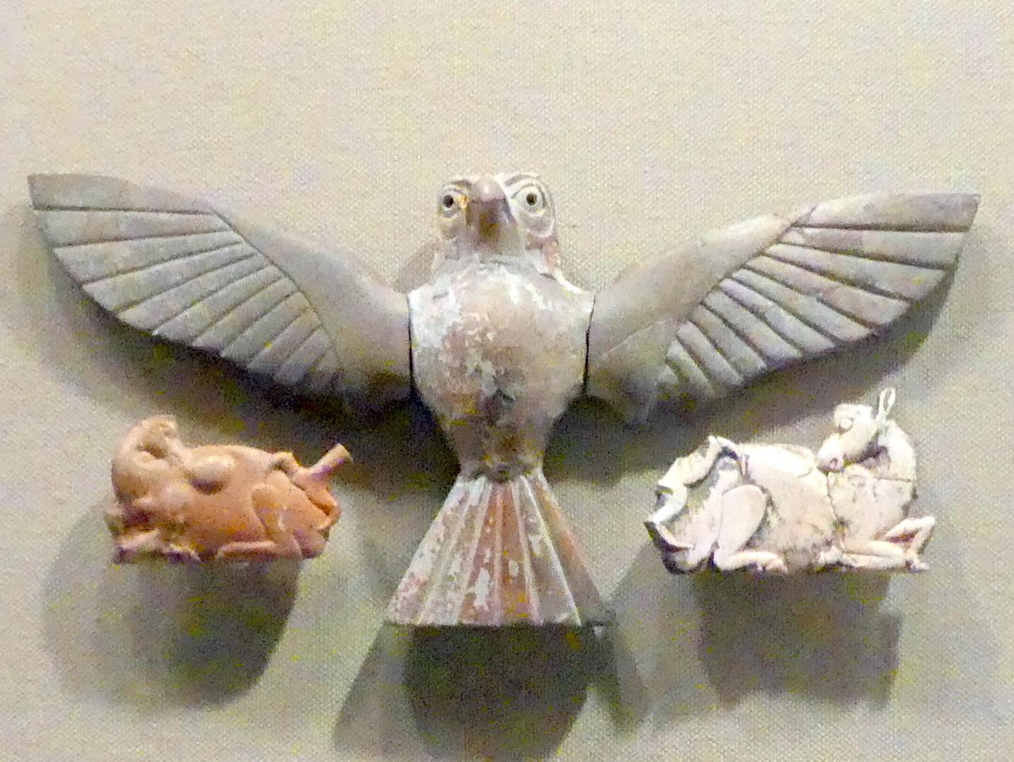 Möbelplaketten: Falke mit einem Hirsch in den Krallen, Assyrisches Reich, 1920 - 1600 v. Chr., 1820 - 1740 v. Chr.