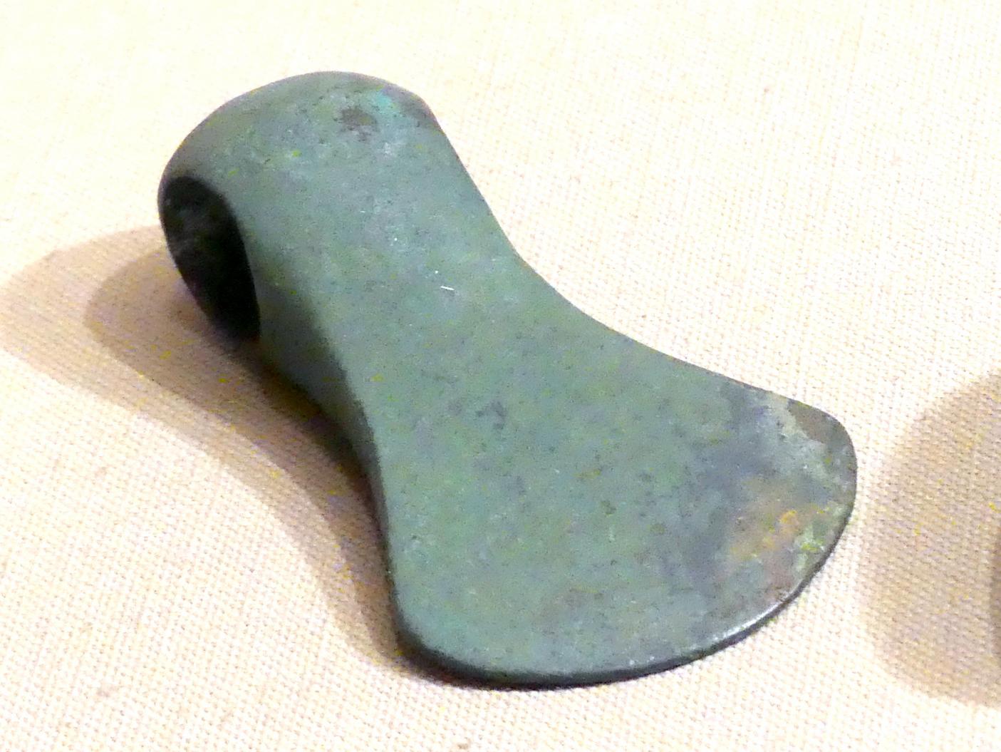 Axt, Frühe Bronzezeit III, 2400 - 2000 v. Chr., 2300 - 2000 v. Chr., Bild 1/2