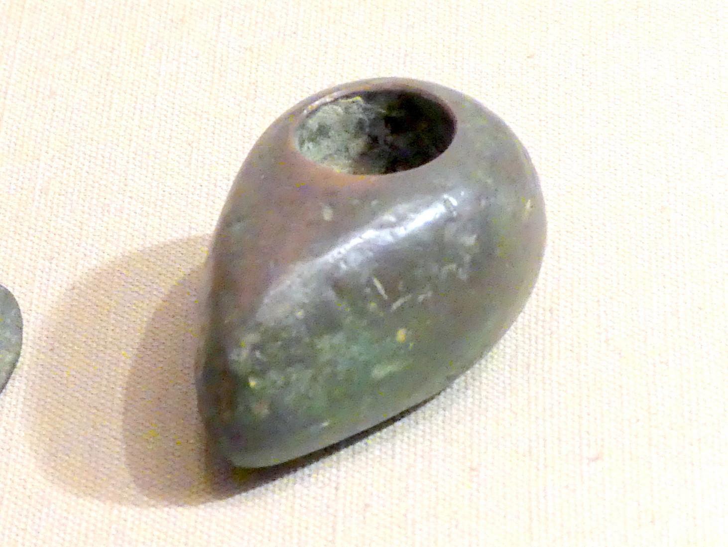 Schaftlochaxt, Frühe Bronzezeit III, 2400 - 2000 v. Chr., 2300 - 2000 v. Chr., Bild 1/2