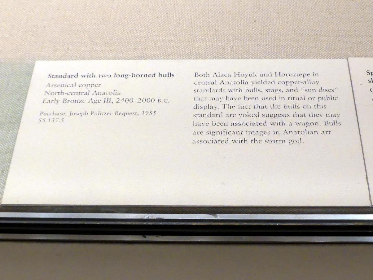 Standarte mit zwei langhörnigen Bullen, Frühe Bronzezeit III, 2400 - 2000 v. Chr., 2400 - 2000 v. Chr., Bild 2/2