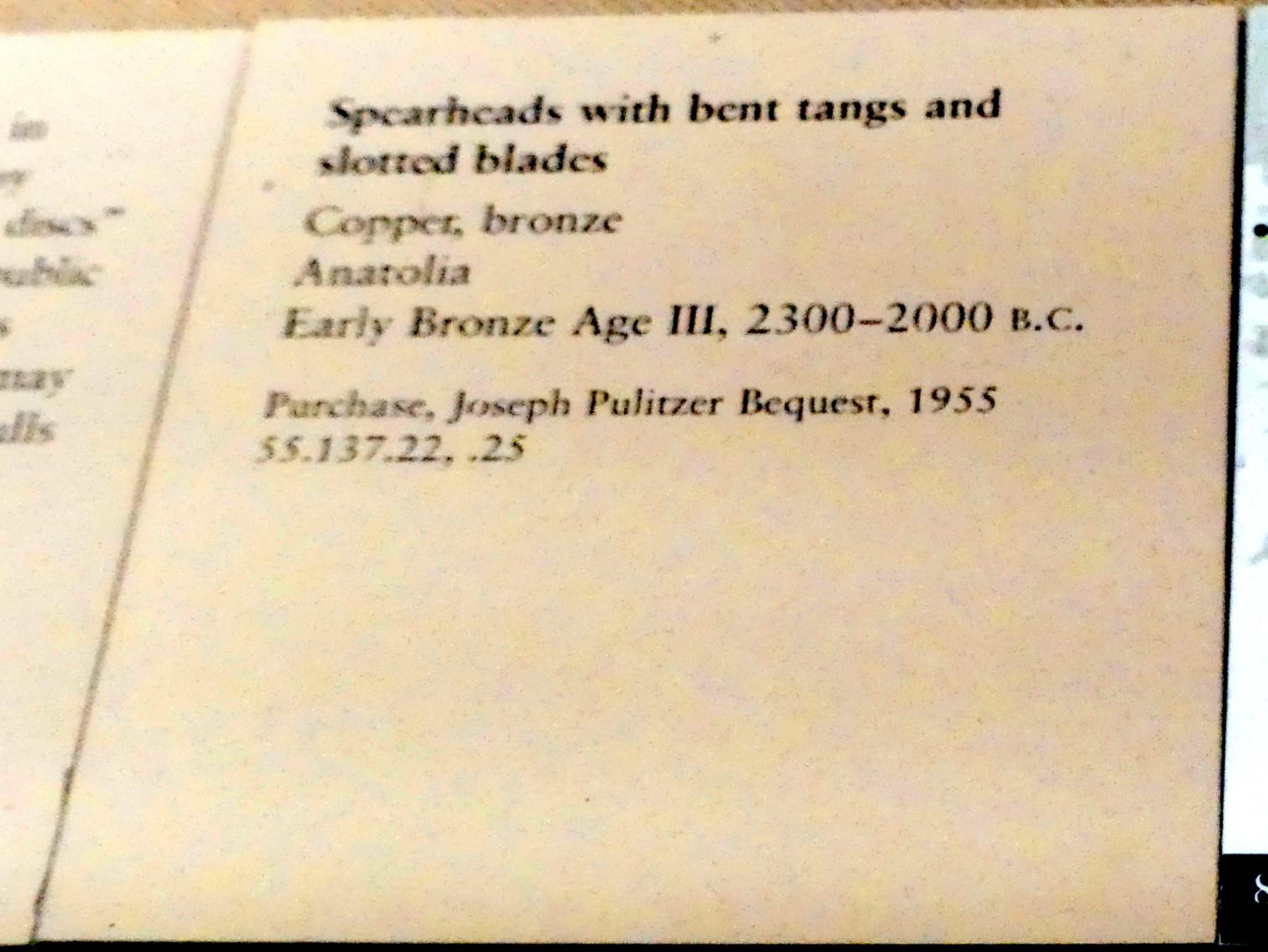 Speerspitzen mit gebogenem Zapfen und geschlitzter Klinge, Frühe Bronzezeit III, 2400 - 2000 v. Chr., 2300 - 2000 v. Chr., Bild 2/2