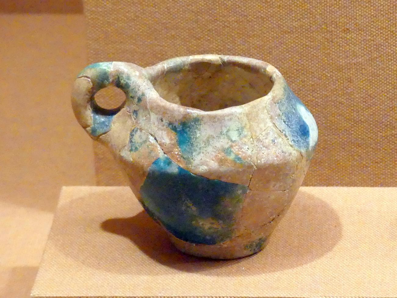 Tasse, Eisenzeit II, 1000 - 700 v. Chr., 900 - 800 v. Chr., Bild 1/2