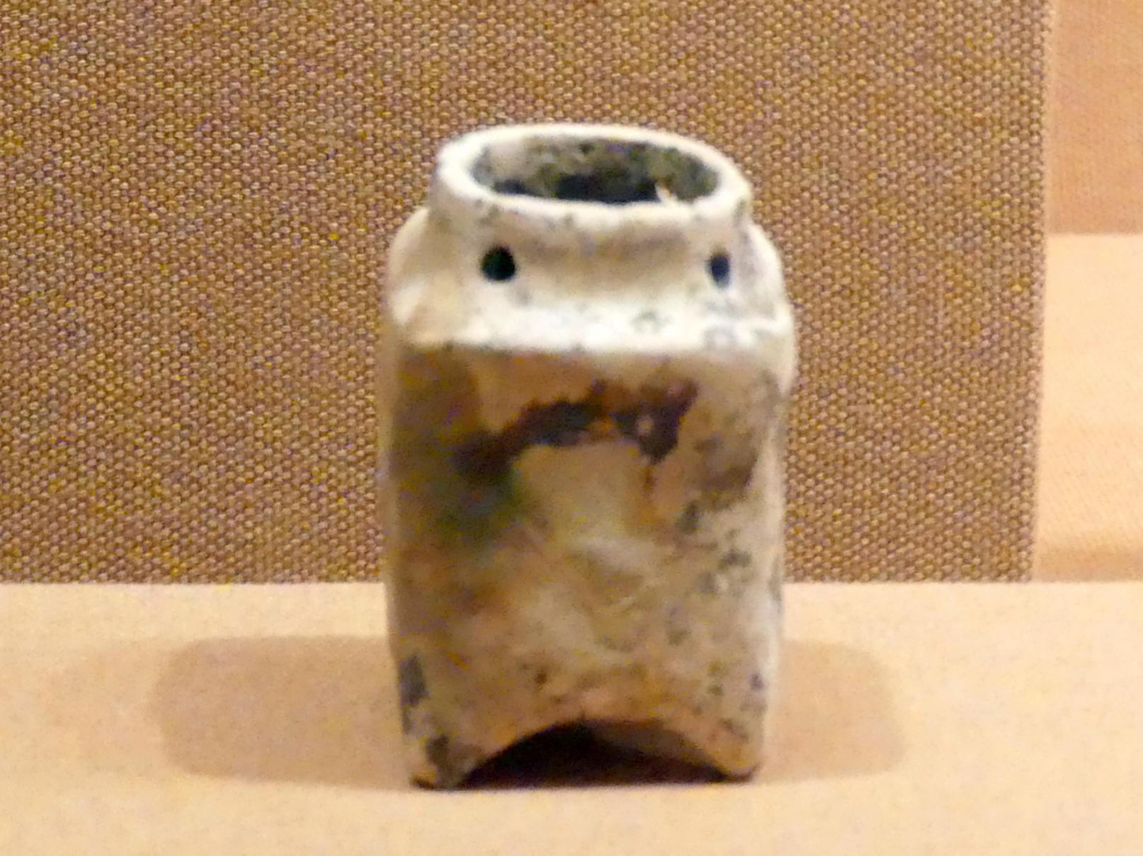 Rechteckiges Gefäß, Eisenzeit II, 1000 - 700 v. Chr., 900 - 800 v. Chr.