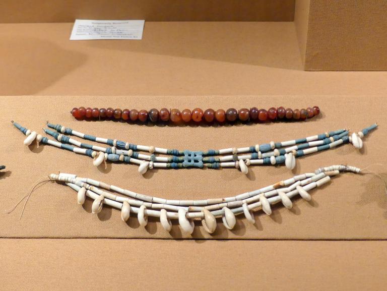 Perlen, 900 - 800 v. Chr.