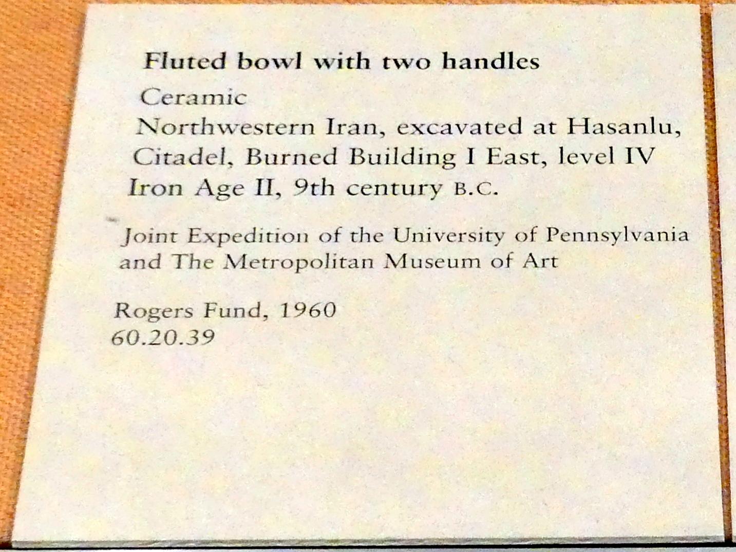 Geriffelte Schüssel mit zwei Griffen, Eisenzeit II, 1000 - 700 v. Chr., 900 - 800 v. Chr., Bild 2/2