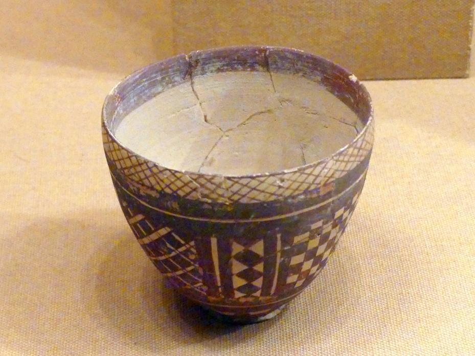 Tasse mit geometrischem Dekor, 900 - 700 v. Chr.