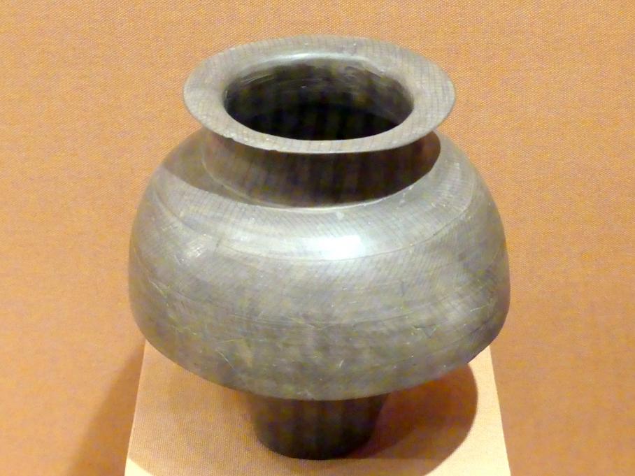 Karinierte bikonische Vase, Mittlere Bronzezeit, 3000 - 1300 v. Chr., 3000 - 2250 v. Chr.