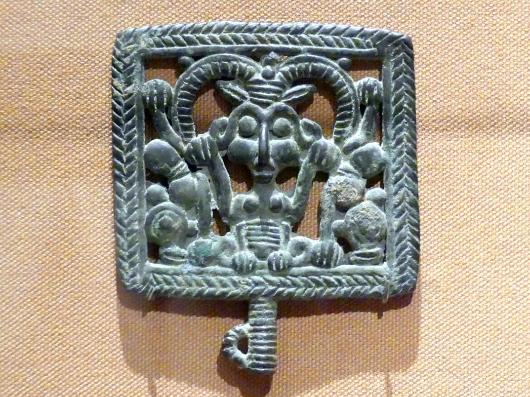 Nadelkopf: gehörnter Dämon mit auf dem Kopf stehenden Löwen, Eisenzeit, 1200 - 1 v. Chr., 800 - 600 v. Chr.