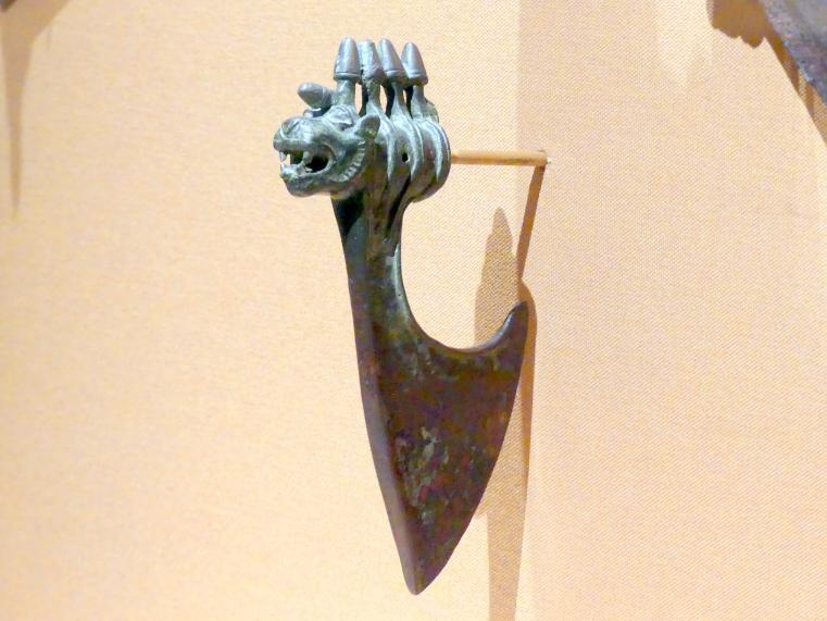 Axtkopf mit Stacheln, Eisenzeit, 1200 - 1 v. Chr., 1200 - 900 v. Chr., Bild 1/3