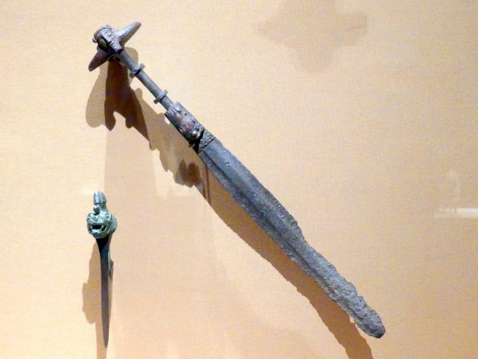 Schwert mit Figuren am Griff, Eisenzeit III, 800 - 600 v. Chr., 800 - 600 v. Chr.