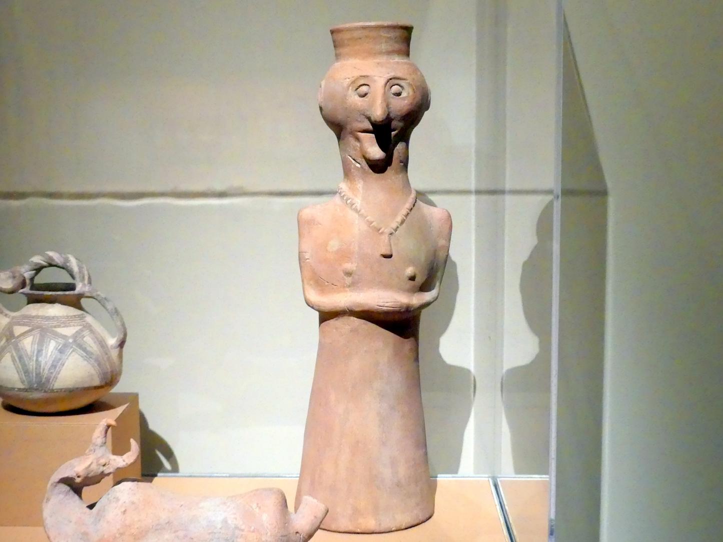 Weibliche Figur, Eisenzeit II, 1000 - 700 v. Chr., 1000 - 800 v. Chr., Bild 1/3