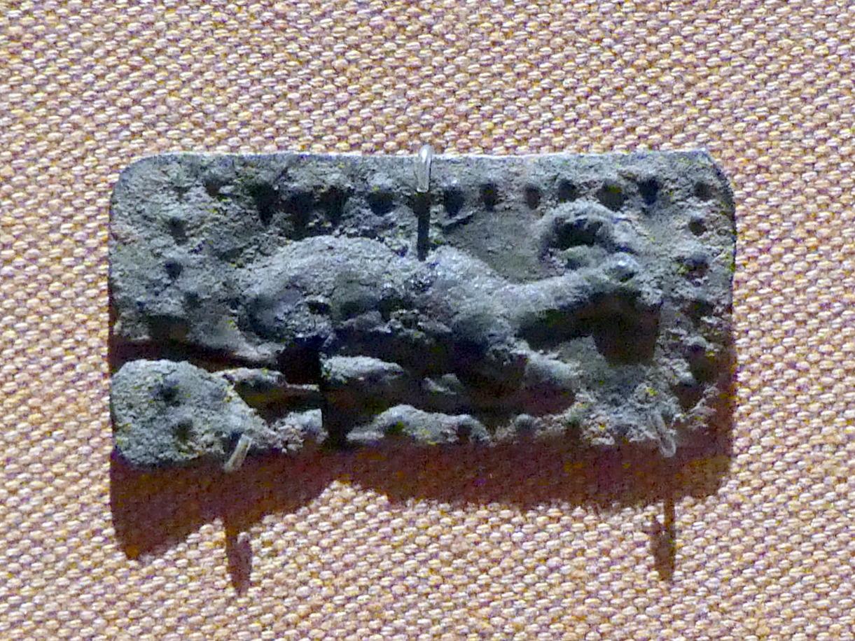 Plakette mit gehörntem Tier, Eisenzeit III, 800 - 600 v. Chr., 800 - 600 v. Chr.