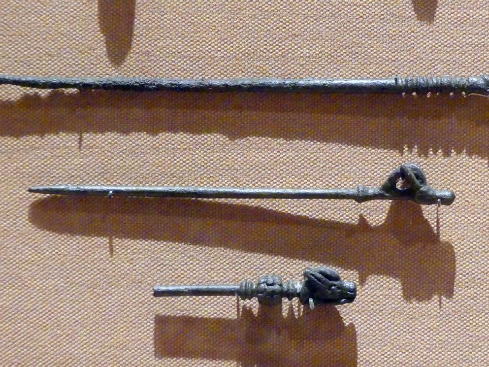 Nadel mit gehörtem Tierkopf, Eisenzeit III, 800 - 600 v. Chr., 800 - 600 v. Chr.