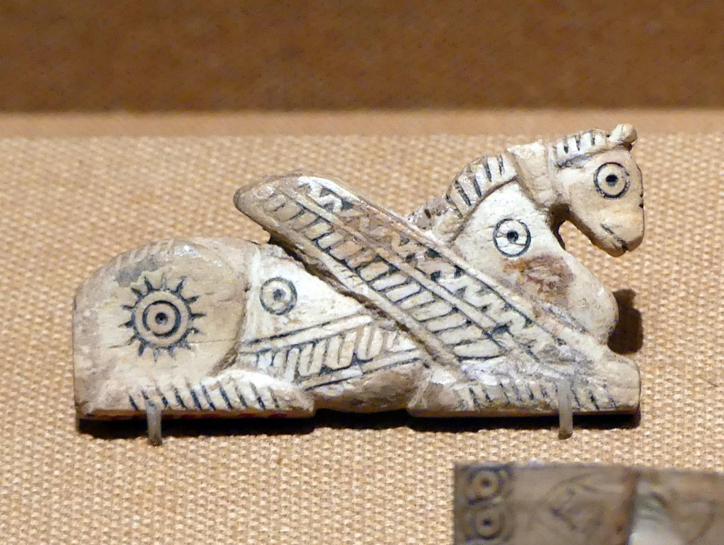 Nadelkopf in Form eines geflügelten Pferdes, Eisenzeit III, 800 - 600 v. Chr., 800 - 600 v. Chr., Bild 1/2