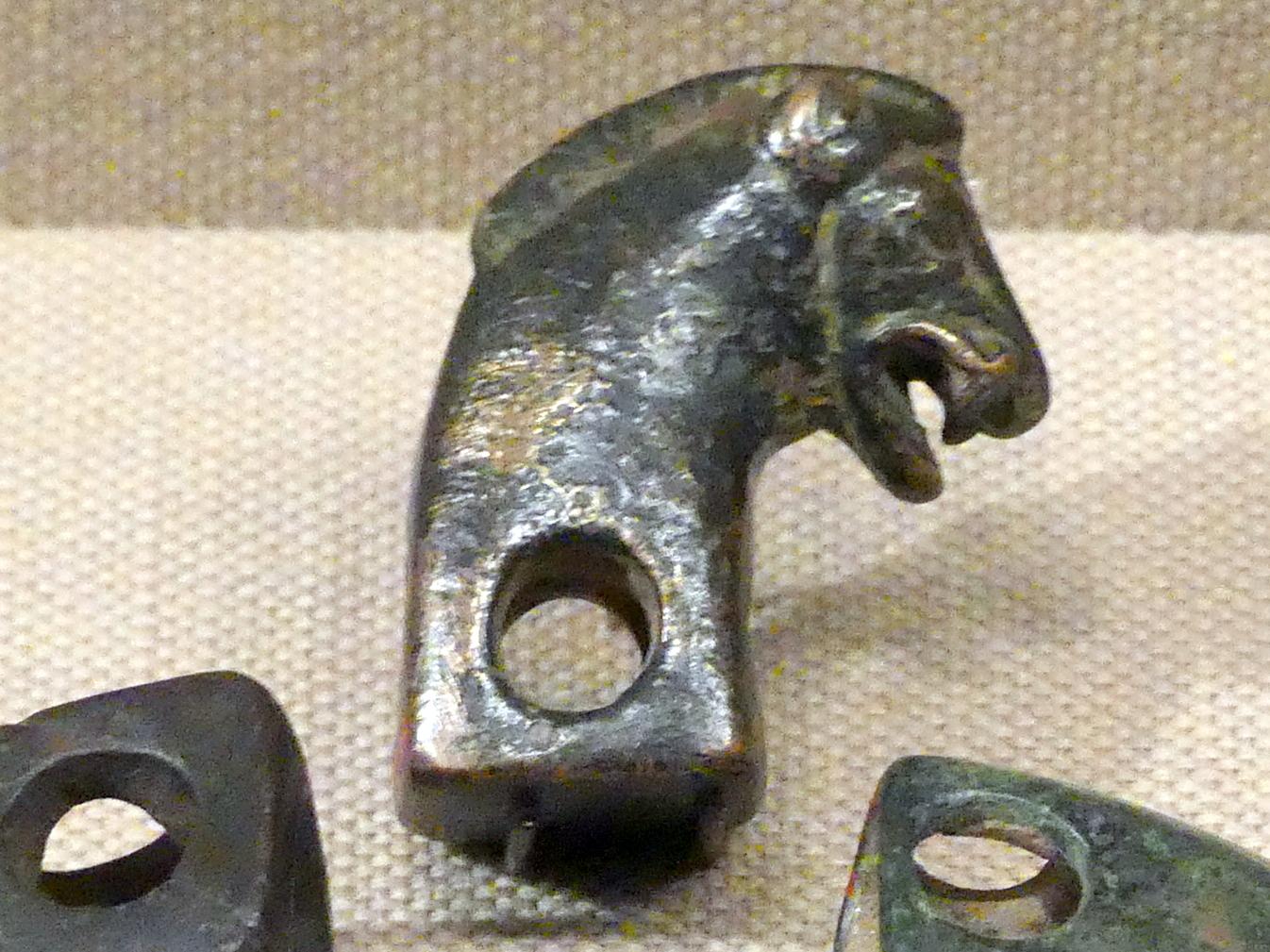 Geschirr oder Zaumzeug in Form eines Eberkopfes, Altpersisches Reich, 600 - 300 v. Chr., 600 - 300 v. Chr.