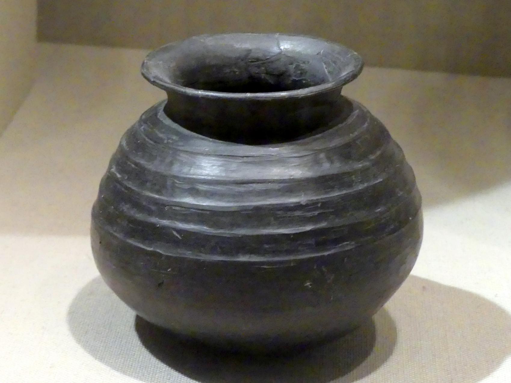Krug mit geripptem Dekor, 2800 v. Chr.