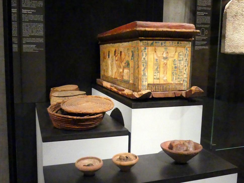 Ausstattung eines Kindergrabes, 19. Dynastie, 953 - 887 v. Chr., 1220 v. Chr., Bild 1/8