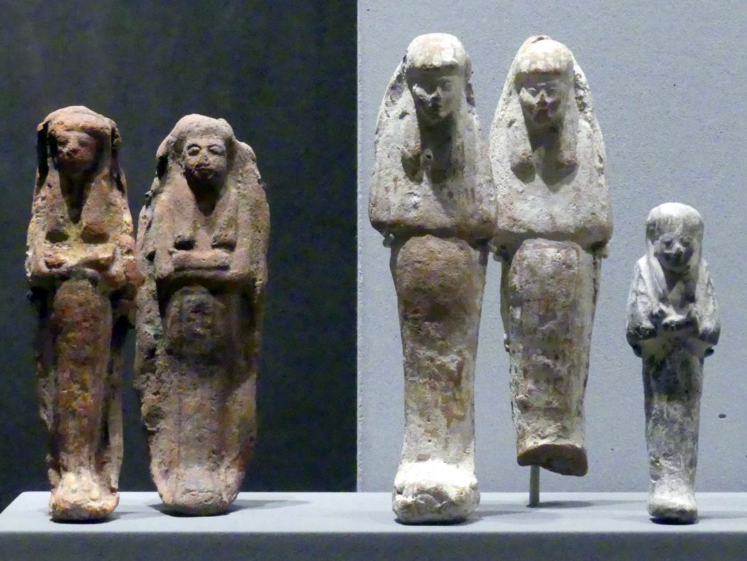 Fünf Uschebtis weiblicher Personen, Neues Reich, 953 - 887 v. Chr., 1550 - 1100 v. Chr.