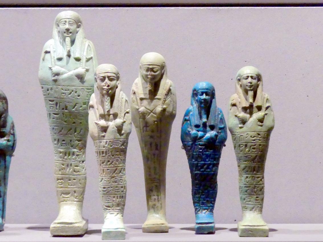 Uschebtis mit verschiedenen Hacken, 26. Dynastie, 664 - 525 v. Chr., 650 - 550 v. Chr.