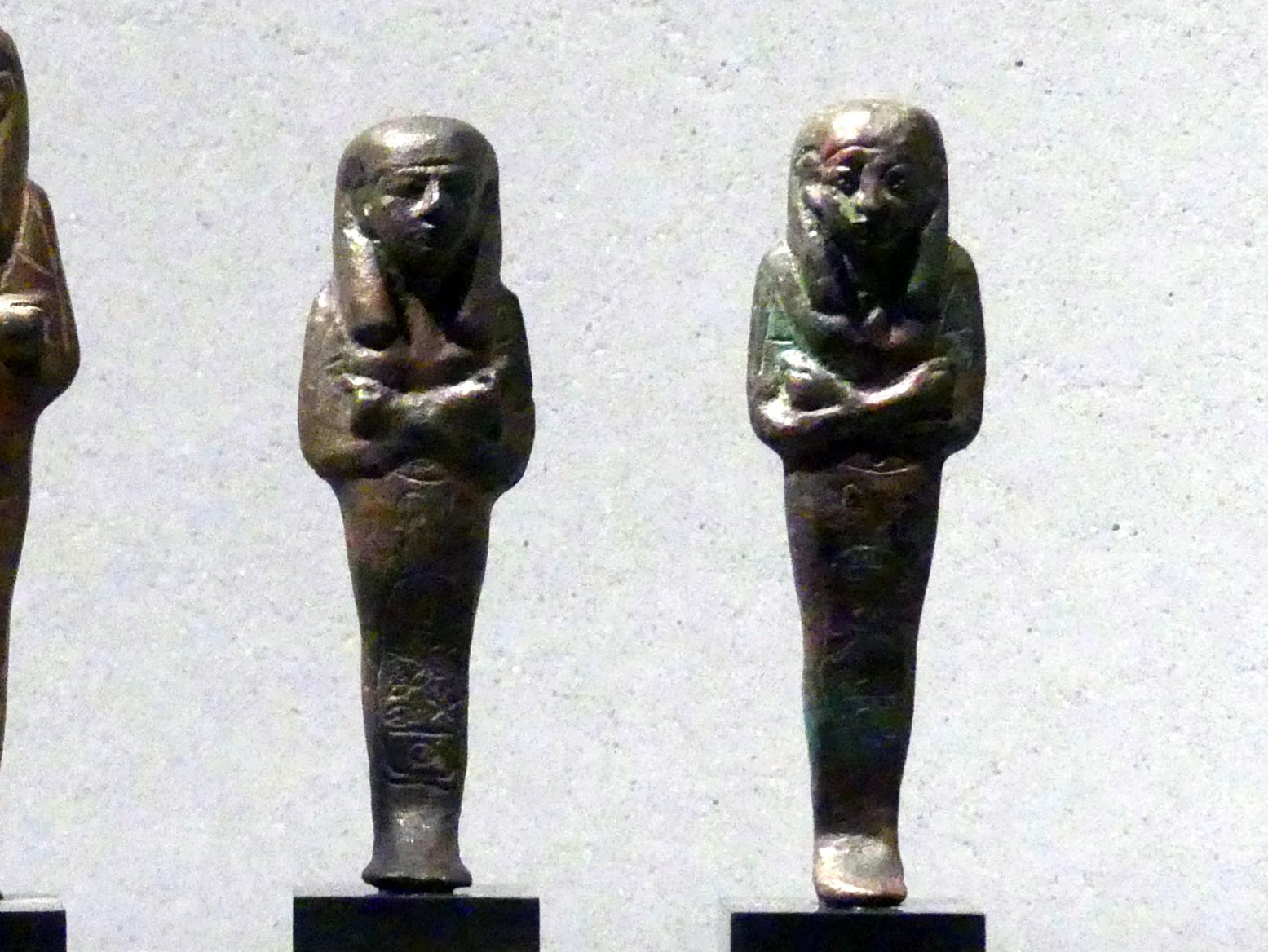 Zwei Uschebtis des Pharao Psusennes I., 21. Dynastie, 835 - 711 v. Chr., 1000 v. Chr.